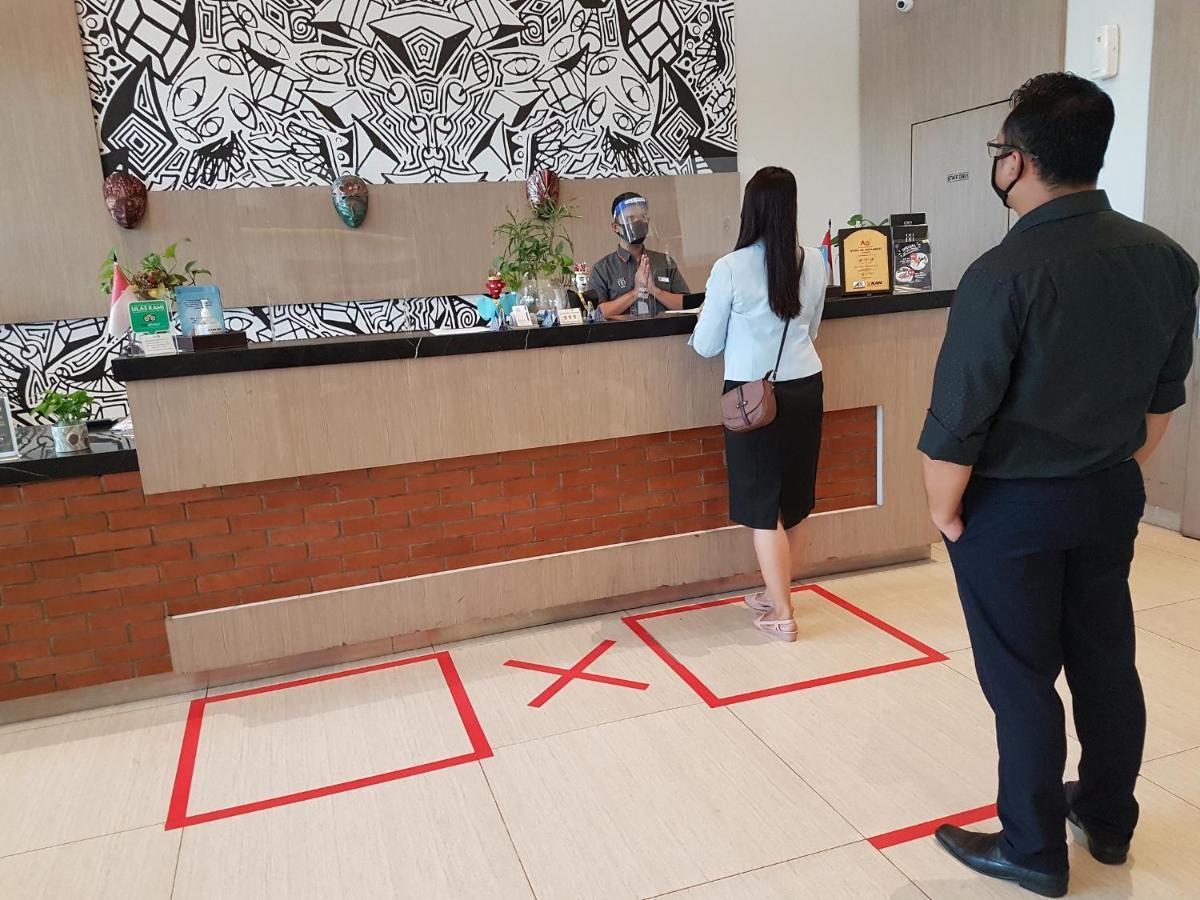 Hotel 88 Itc Fatmawati Jakarta By Wh Екстериор снимка