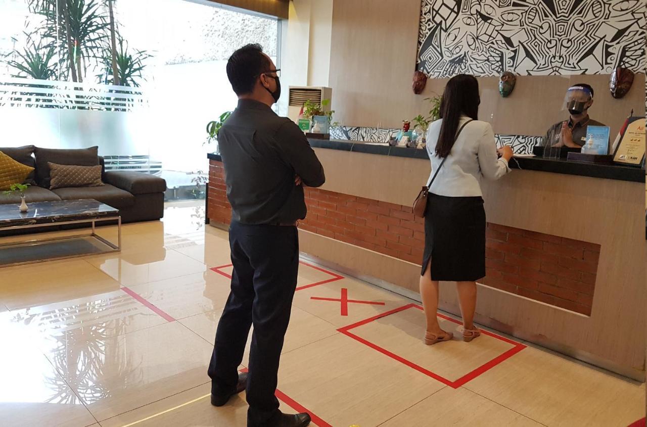 Hotel 88 Itc Fatmawati Jakarta By Wh Екстериор снимка