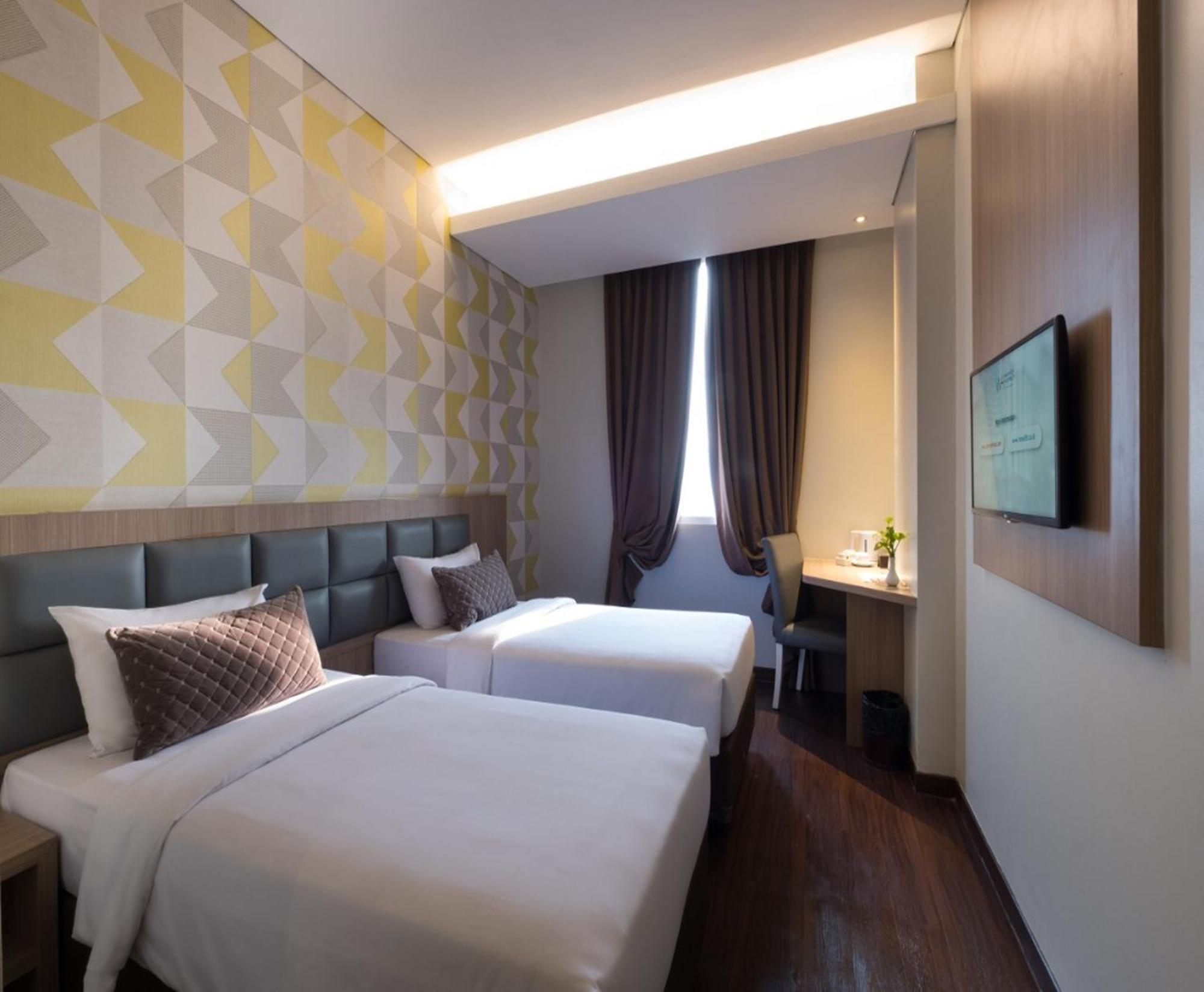 Hotel 88 Itc Fatmawati Jakarta By Wh Екстериор снимка