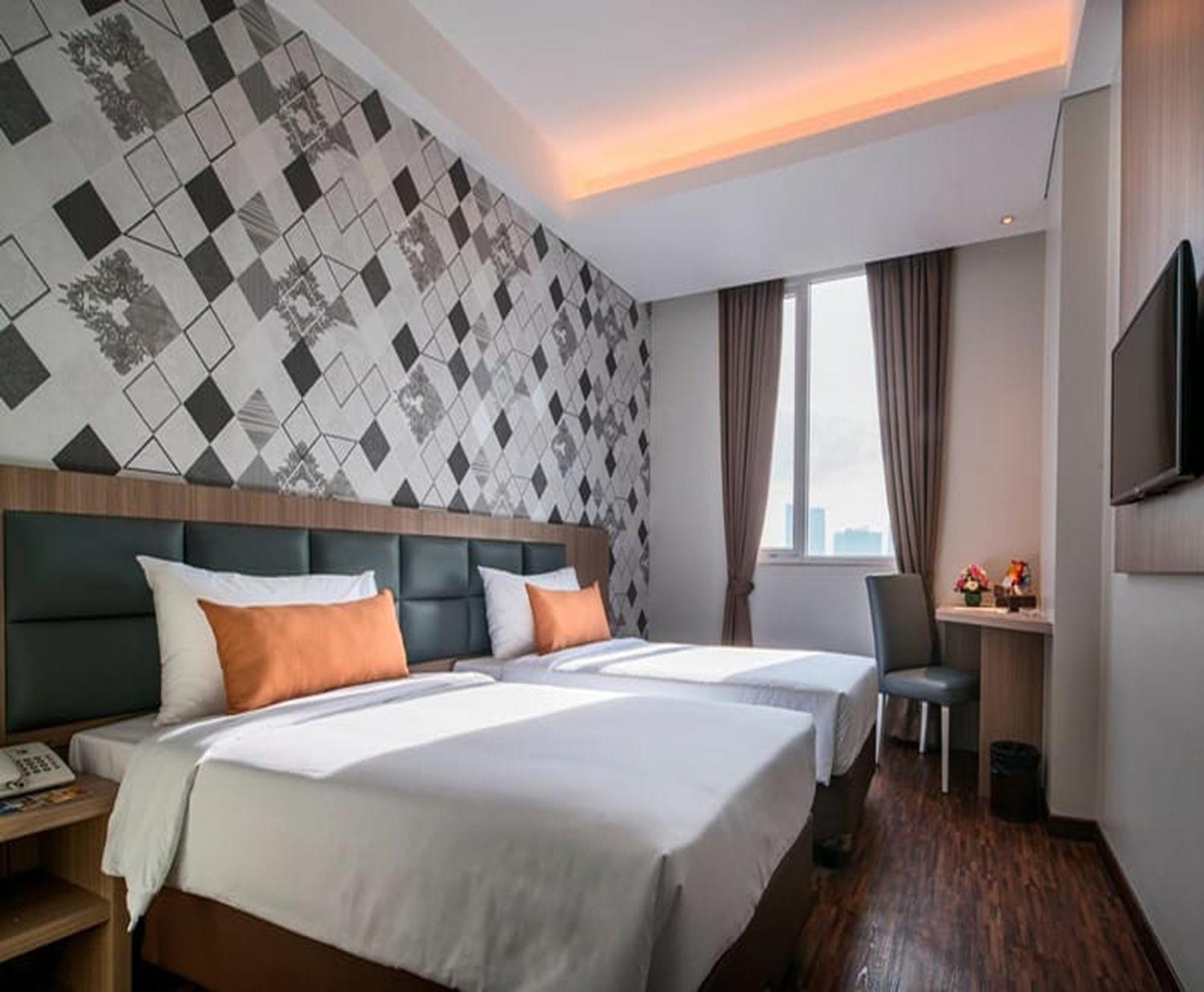 Hotel 88 Itc Fatmawati Jakarta By Wh Екстериор снимка