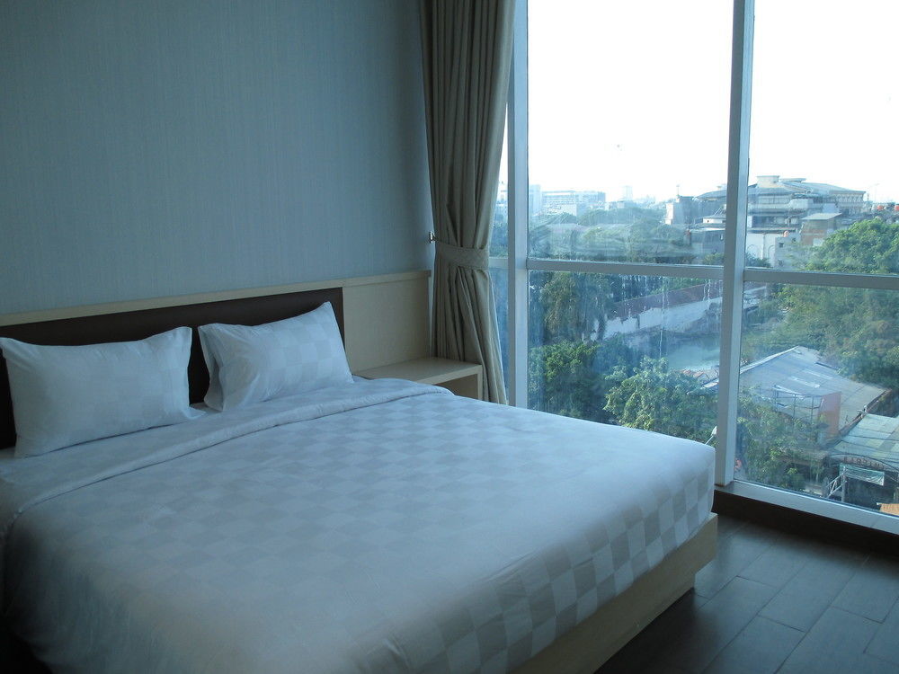 Hotel 88 Itc Fatmawati Jakarta By Wh Екстериор снимка