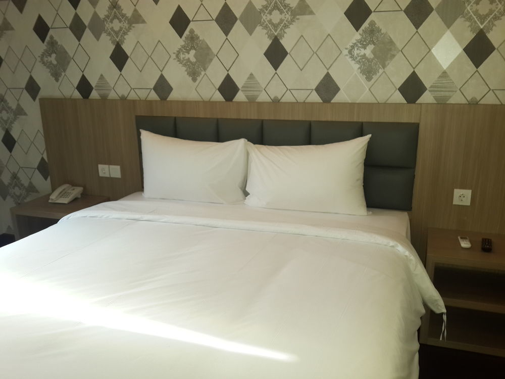 Hotel 88 Itc Fatmawati Jakarta By Wh Екстериор снимка
