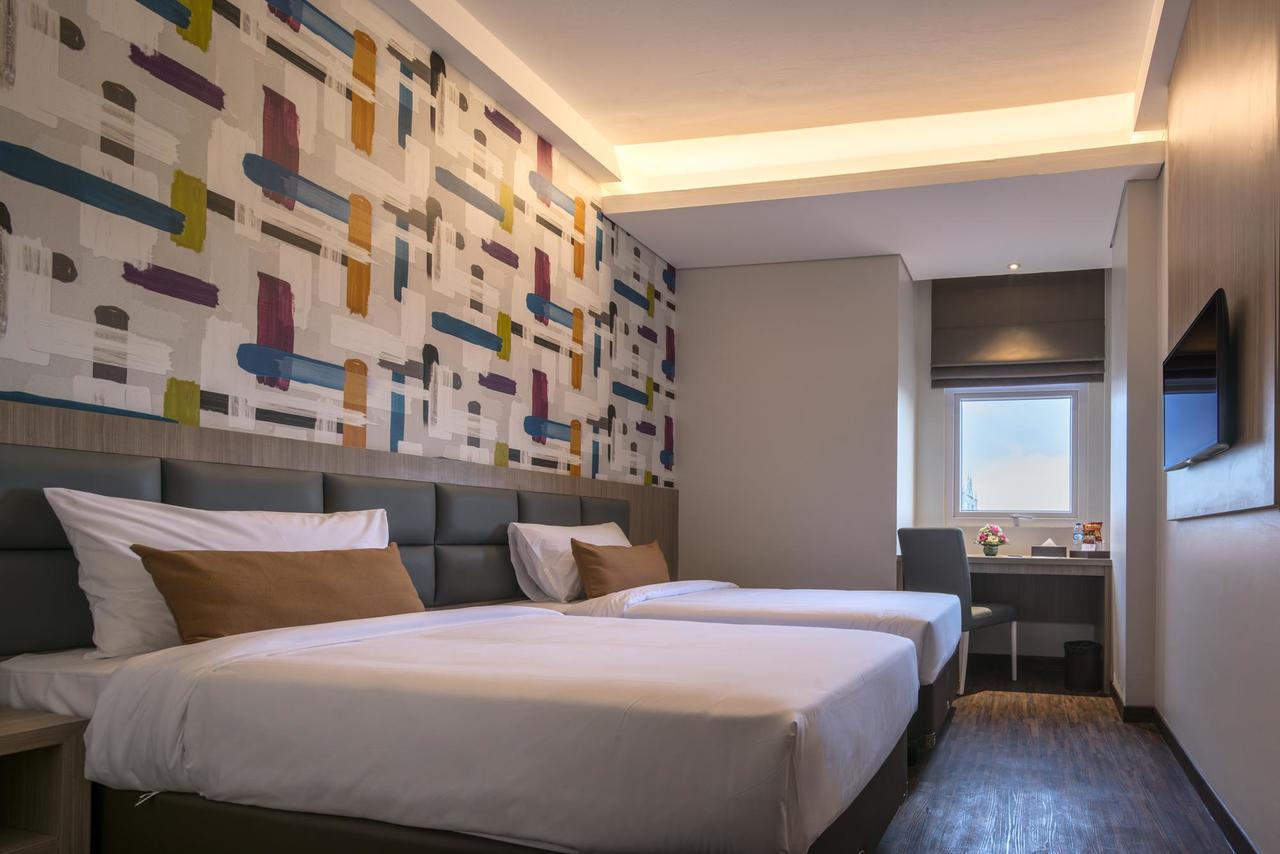 Hotel 88 Itc Fatmawati Jakarta By Wh Екстериор снимка