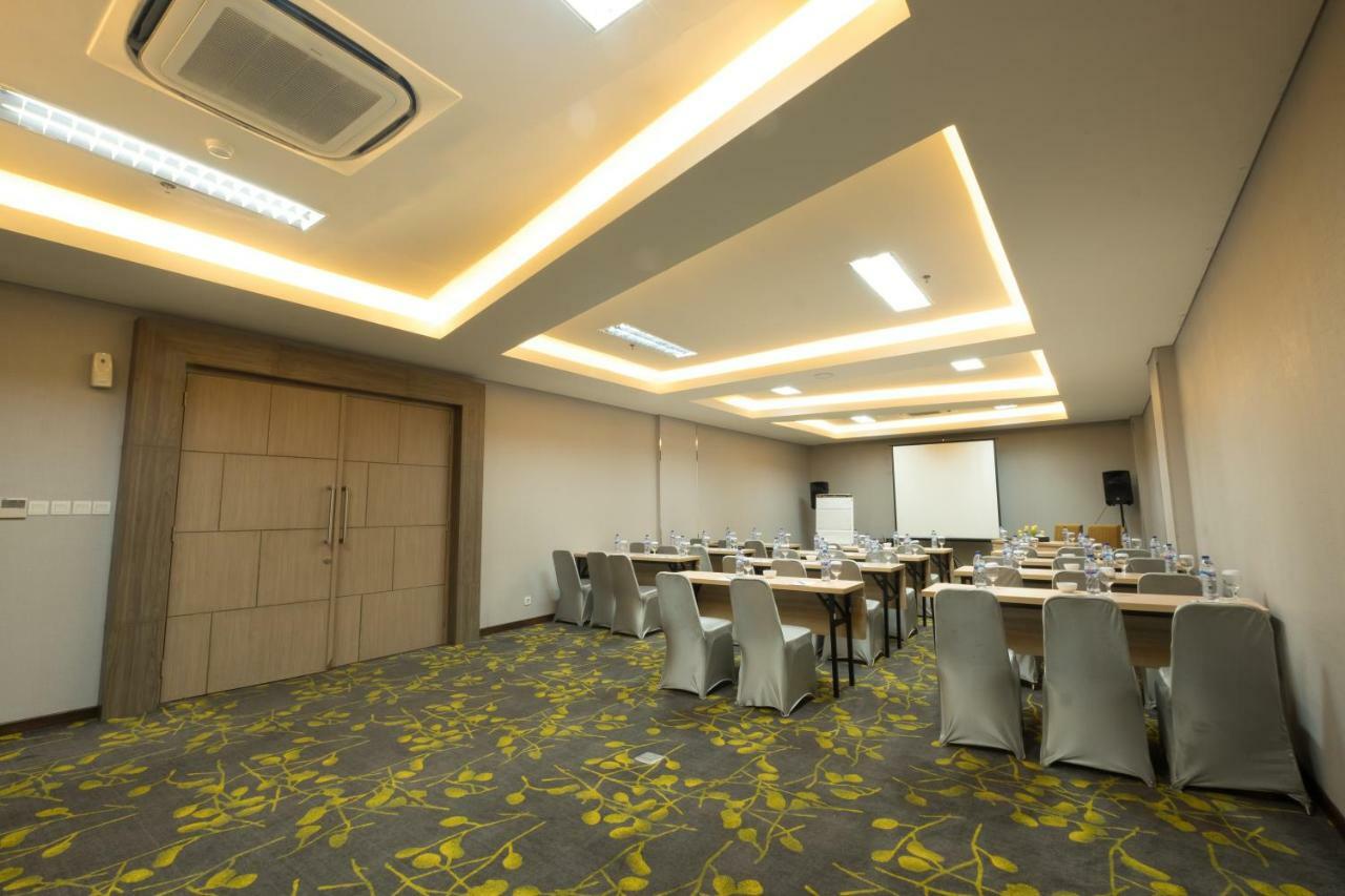 Hotel 88 Itc Fatmawati Jakarta By Wh Екстериор снимка