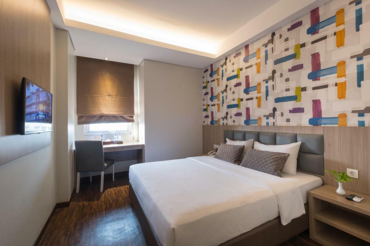 Hotel 88 Itc Fatmawati Jakarta By Wh Екстериор снимка