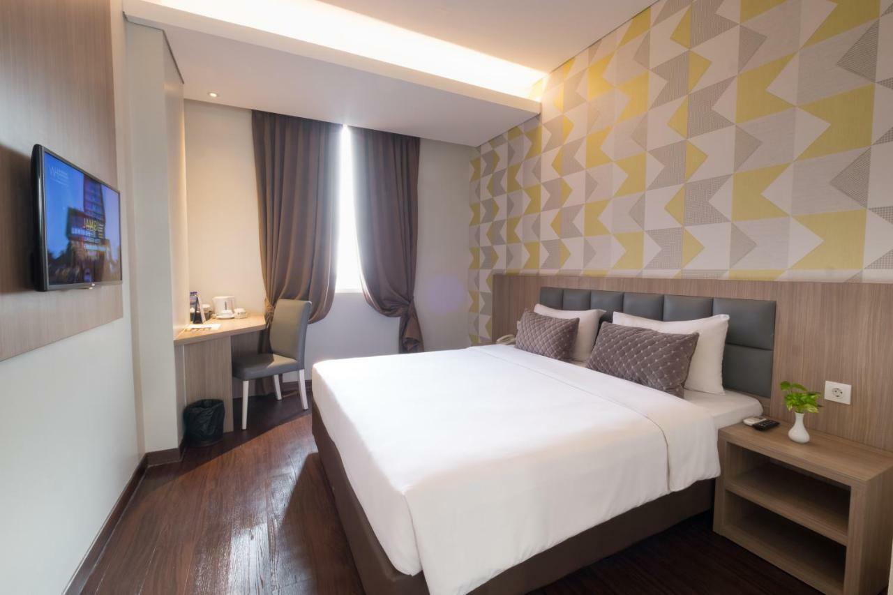Hotel 88 Itc Fatmawati Jakarta By Wh Екстериор снимка