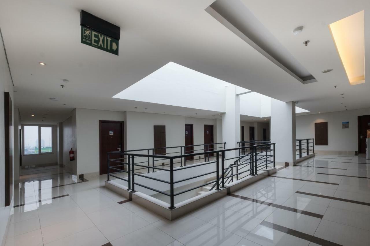 Hotel 88 Itc Fatmawati Jakarta By Wh Екстериор снимка