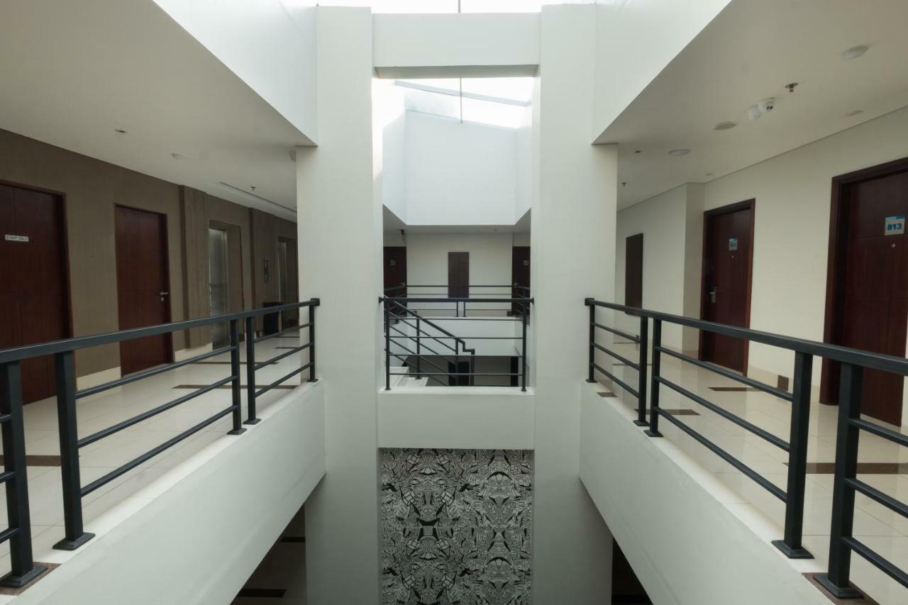 Hotel 88 Itc Fatmawati Jakarta By Wh Екстериор снимка
