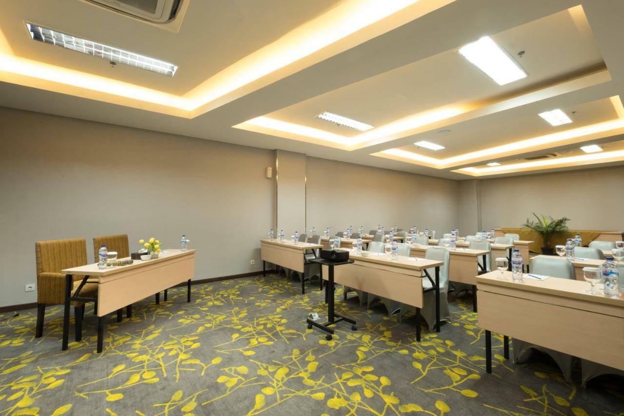 Hotel 88 Itc Fatmawati Jakarta By Wh Екстериор снимка