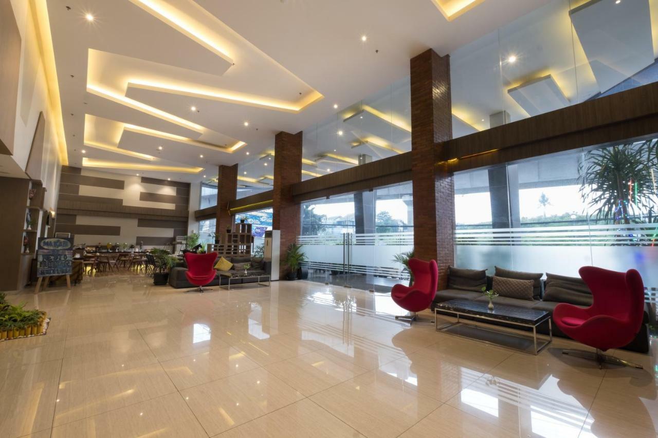 Hotel 88 Itc Fatmawati Jakarta By Wh Екстериор снимка