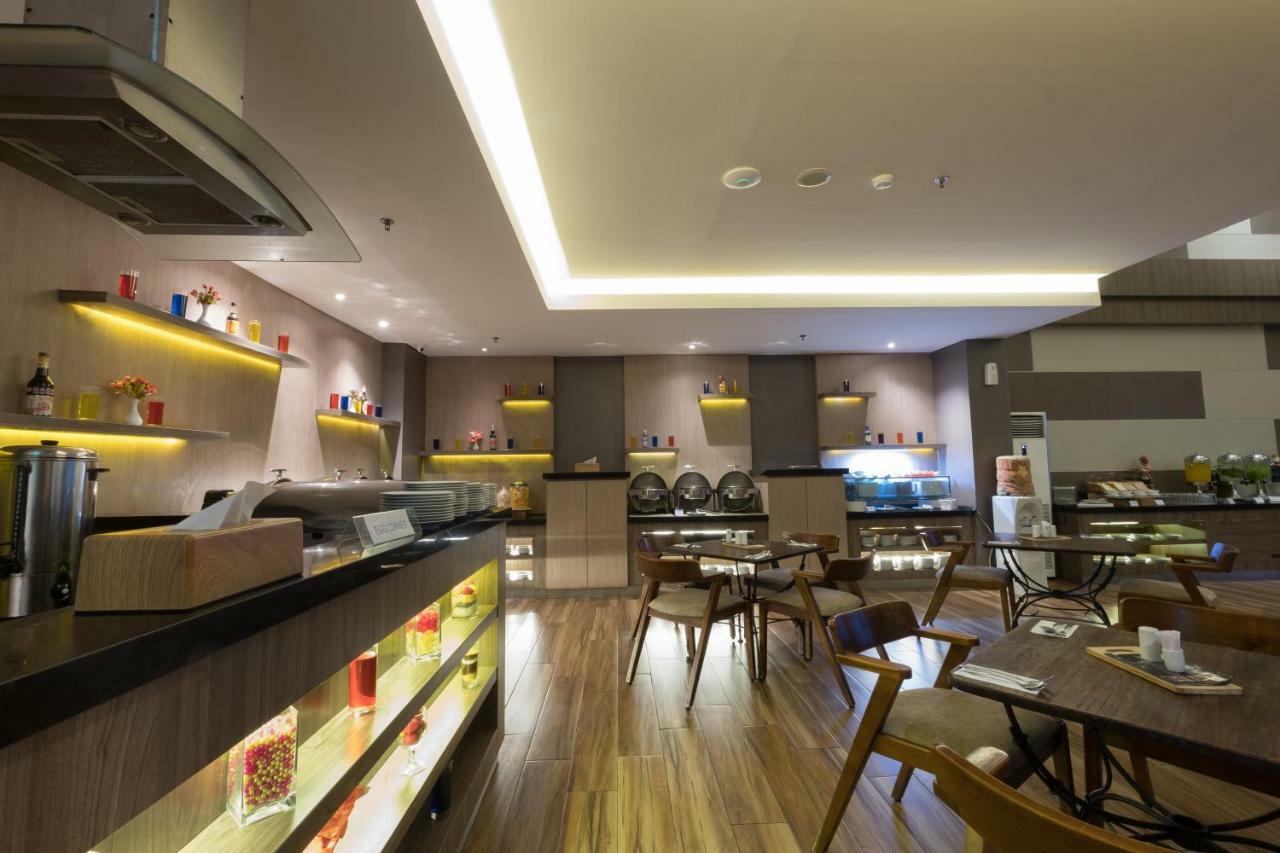 Hotel 88 Itc Fatmawati Jakarta By Wh Екстериор снимка