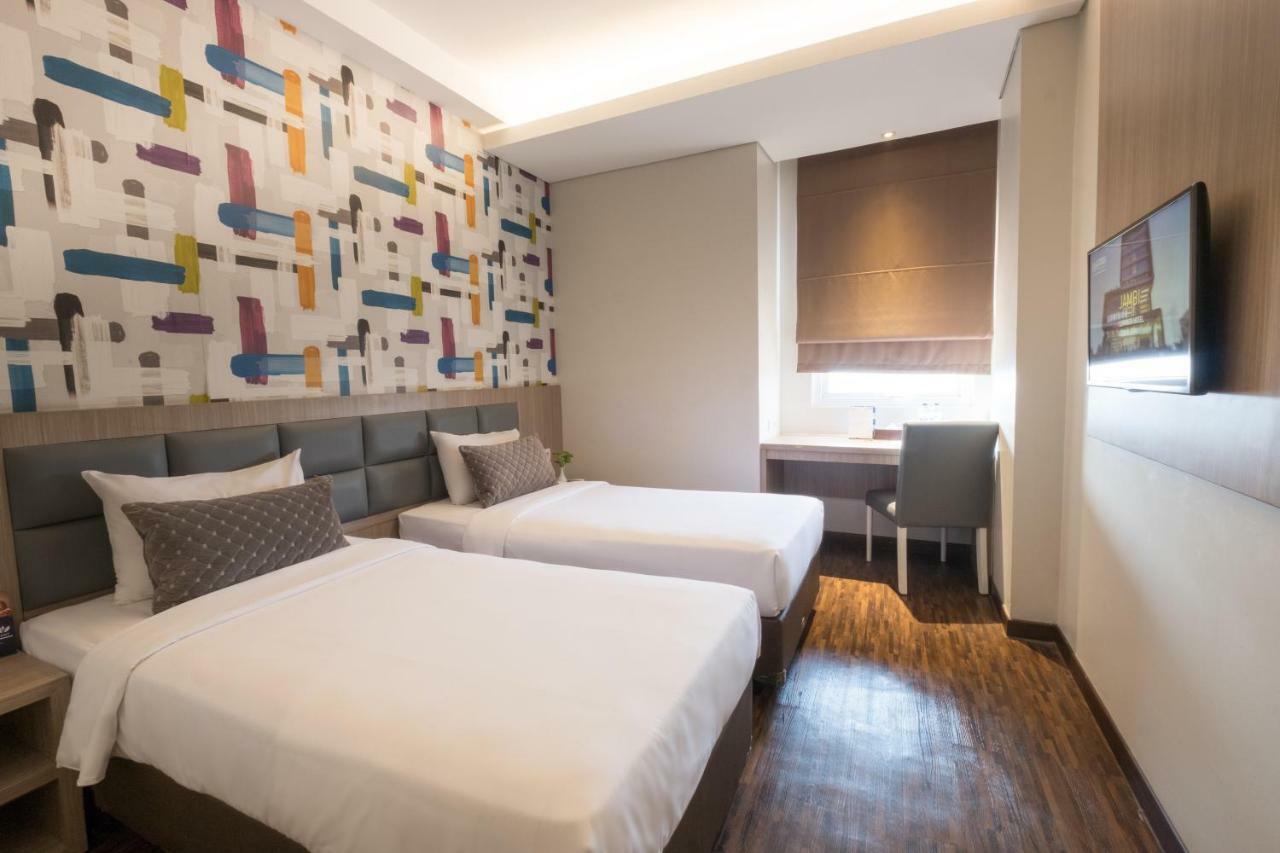 Hotel 88 Itc Fatmawati Jakarta By Wh Екстериор снимка