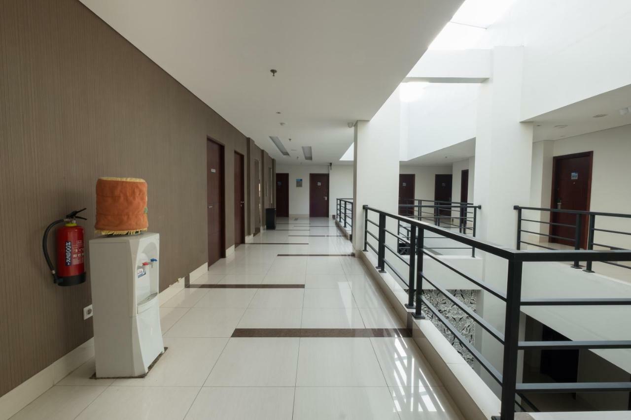 Hotel 88 Itc Fatmawati Jakarta By Wh Екстериор снимка