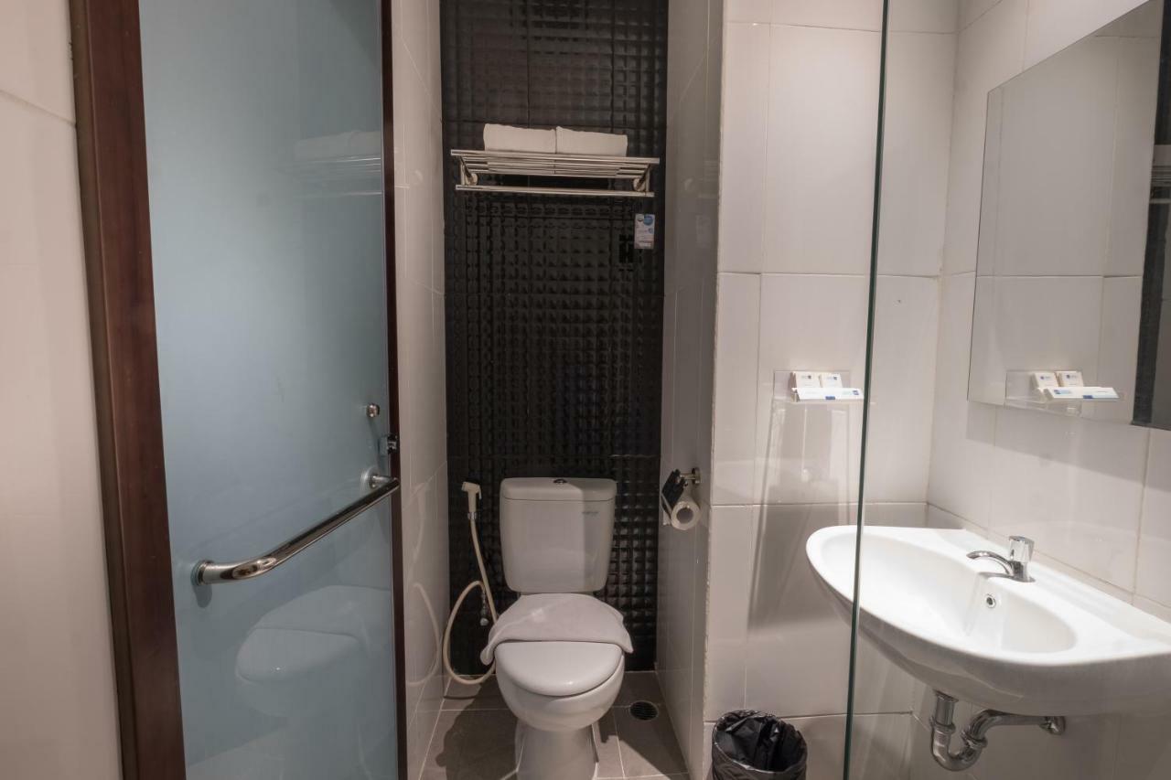 Hotel 88 Itc Fatmawati Jakarta By Wh Екстериор снимка