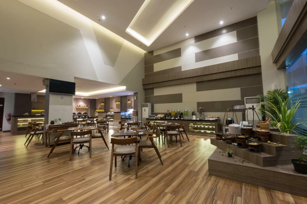 Hotel 88 Itc Fatmawati Jakarta By Wh Екстериор снимка